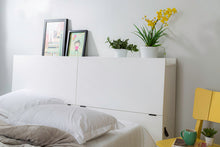 Schlafzimmer mit Funktions Kopfteil für Bett Bali mit viel Stauraum – Kopfende aus MDF Platten weiß lackiert